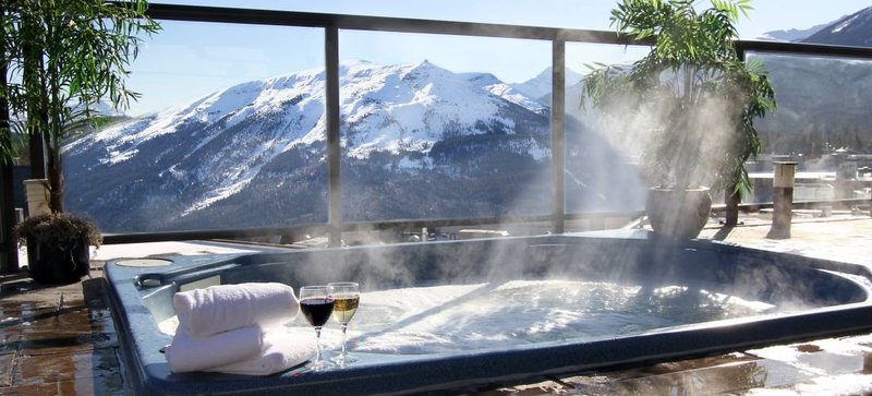 Whistler's Inn Rooftop Hot Tub